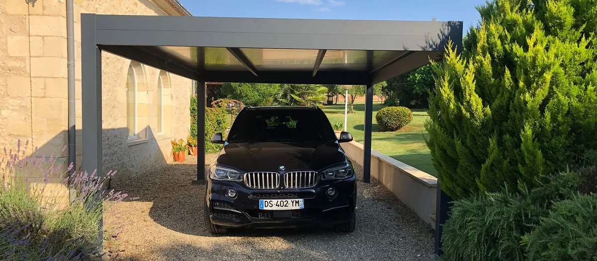 Carport en aluminium : avantages et inconvénients