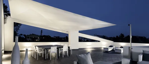 Quelle protection solaire pour mon établissement ?Nos conseils pour les professionnels de l’hôtellerie-restauration.