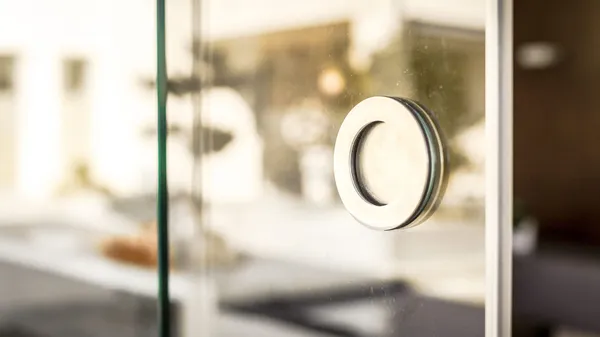 Fermer une pergola pour l’hiver : nos conseils