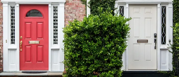 Installation d’une porte d’entrée par un professionnel : quels avantages ?Garantir la fiabilité de son investissement dans un nouvelle porte d’entrée.