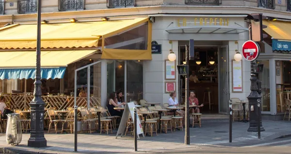 Un store banne pour les terrasse de votre restaurantOffrez un espace extérieur agréable à vos clients