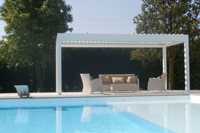 pergola-bioclimatique-gris-ardoise-devant-piscine-700x466-1 pergola bioclimatique saint etienne - pergola bioclimatique le puy en velay