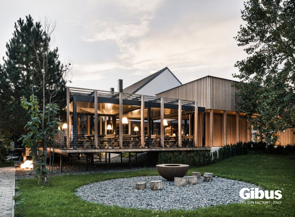 maison en bois moderne avec pergola gibus